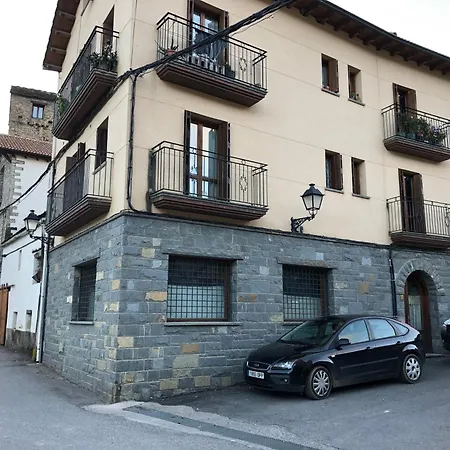 Apartamento La Bañera, A 25 Km De Ordesa Apartamento